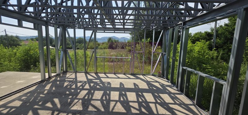 Casa pe structura metalica si teren de 757 mp de vanzare in Brebu